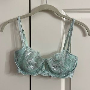 Victoria’s Secret Dream Angels Push-up Without Padding Bra